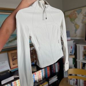 NEW WITH TAG Lululemon Women's White Jacket size 2